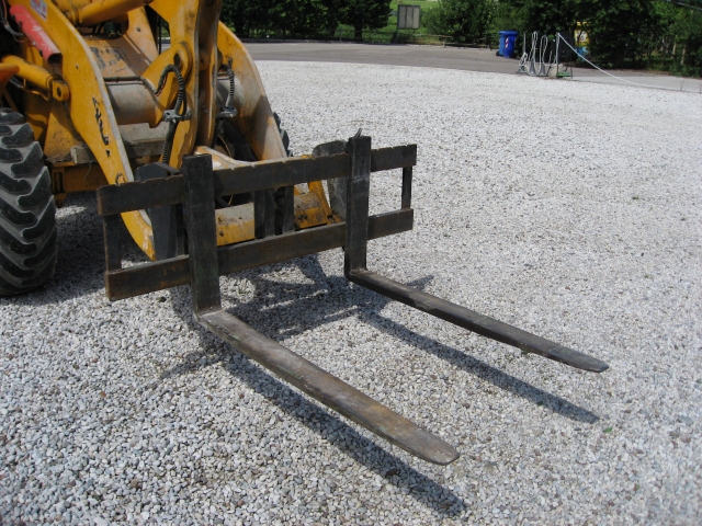 Bucket loader JC Banford Excavators LTD