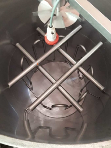 N. 2 serbatoi semprepieni 60 hl 