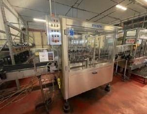 Impianto di imbottigliamento bottiglie di vetro